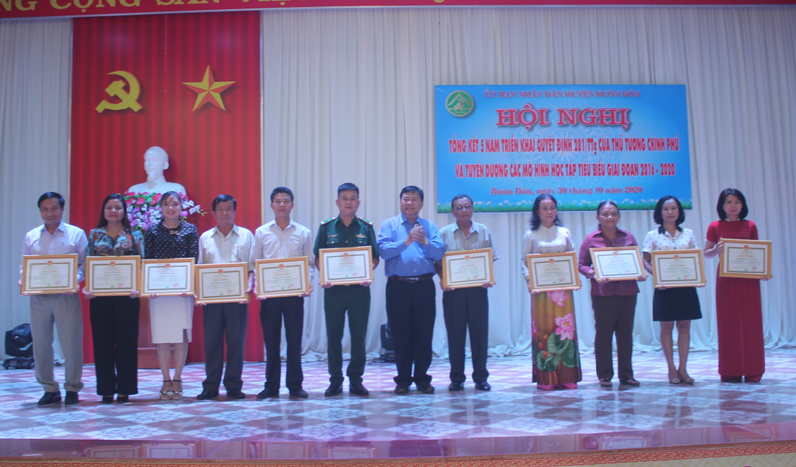 Huyện Buôn Đôn: Tổng kết 5 năm thực hiện Đề án đẩy mạnh phong trào học tập suốt đời trong gia đình, dòng họ, cộng đồng