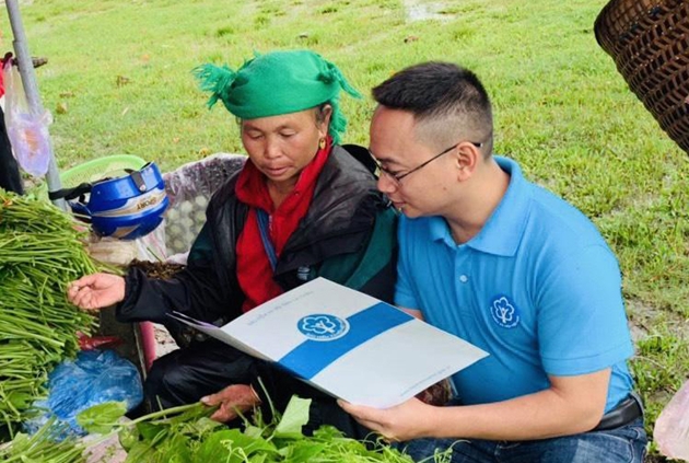 BHXH Việt Nam đảm bảo 100% người nghèo, dân tộc thiểu số được cấp thẻ BHYT