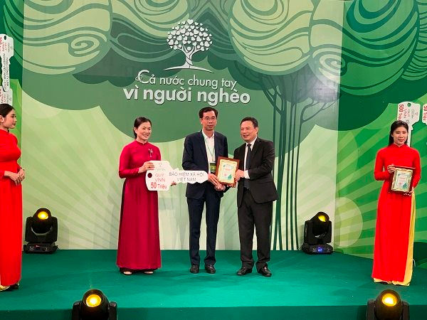 BHXH Việt Nam đa dạng các hoạt động quyên góp, ủng hộ người nghèo