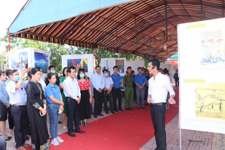Ea Súp: Khai mạc Triển lãm lưu động “Hoàng Sa, Trường Sa của Việt Nam - Những bằng chứng lịch sử và pháp lý”.