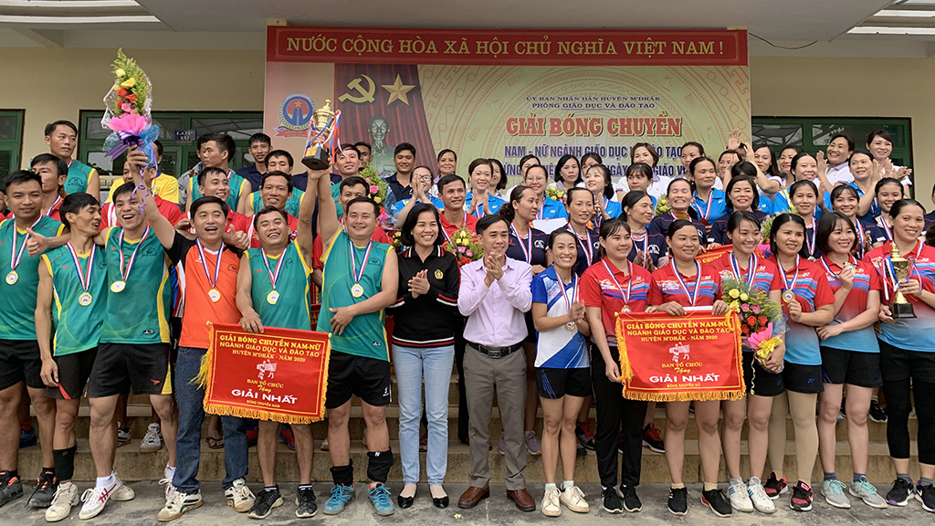 Phòng Giáo dục và Đào tạo huyện M’Đrắk tổ chức Giải bóng chuyền nam, nữ năm 2020