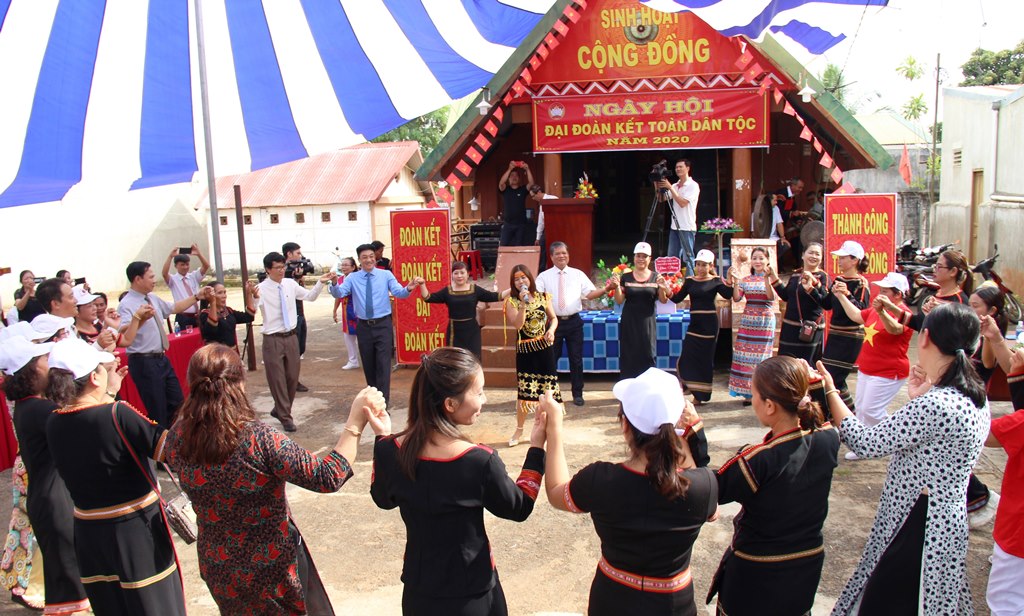 Ngày hội Đại đoàn kết toàn dân tộc tại buôn Alê A