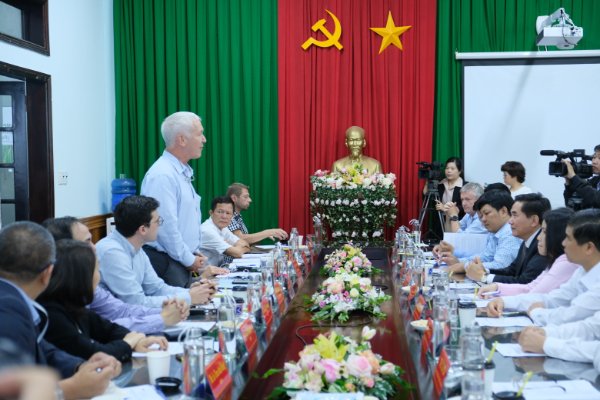 Đoàn công tác của Đại sứ quán Thụy Sĩ thăm mô hình cà phê bền vững tại huyện Krông Năng