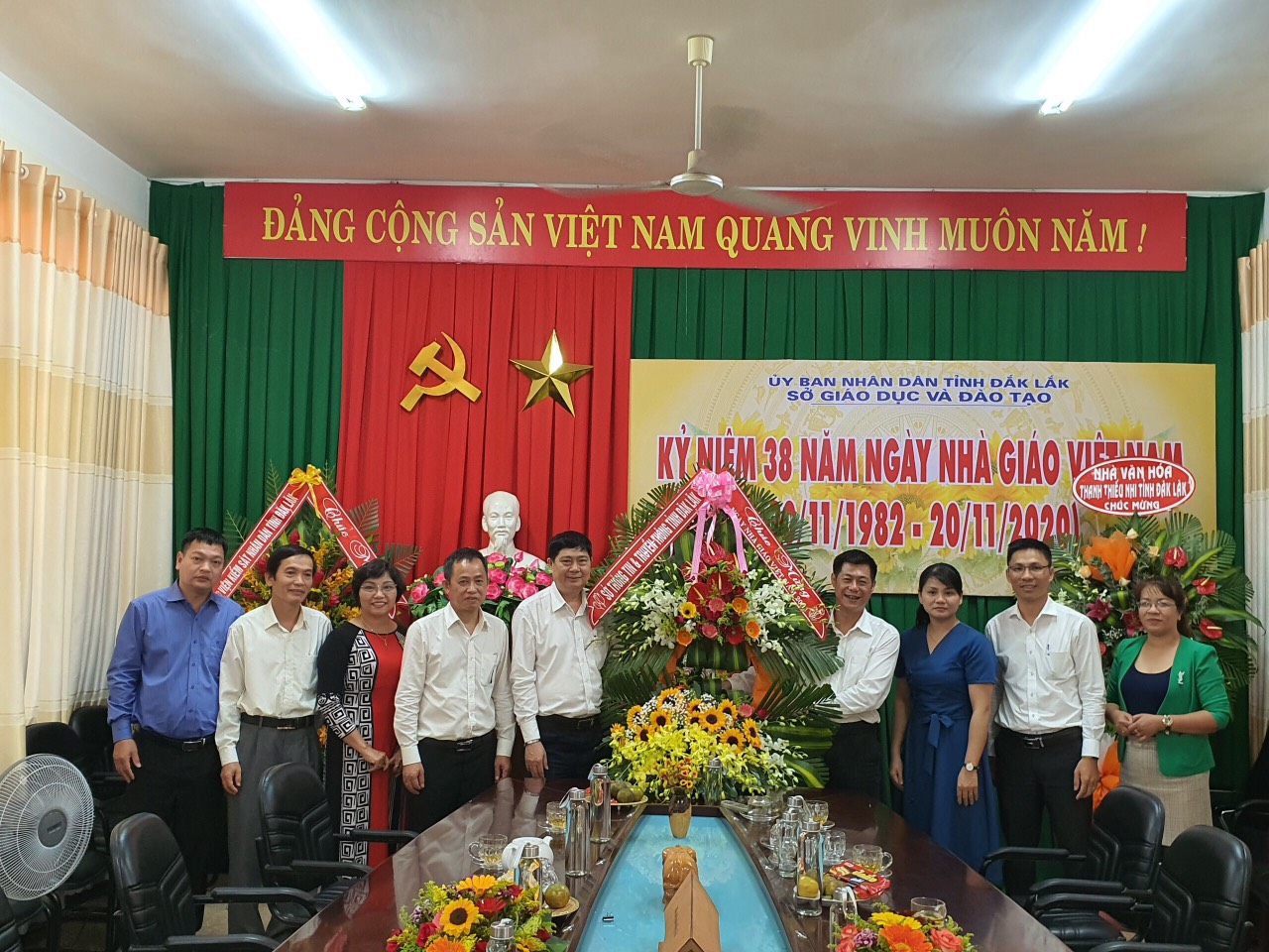 Sở TT&TT chúc mừng Sở Giáo dục và Đào tạo nhân Ngày nhà giáo Việt Nam (20/11)