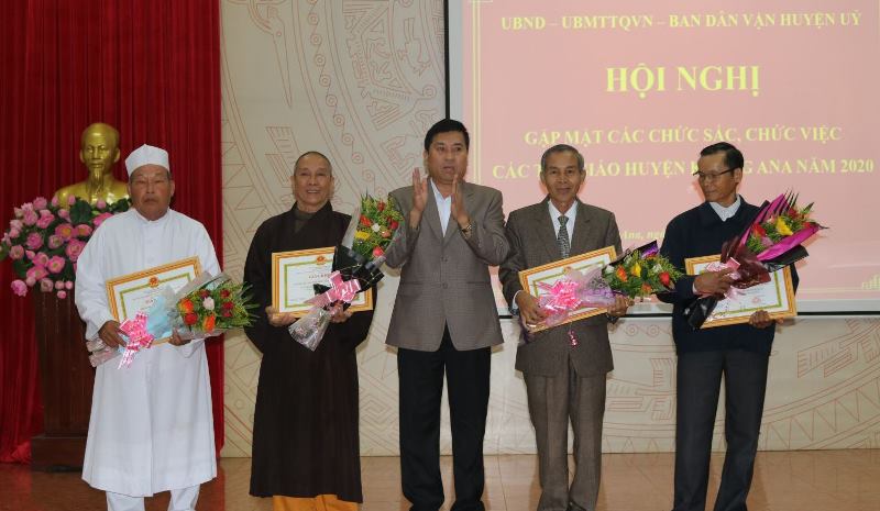 Gặp mặt chức sắc, chức việc các tôn giáo trên địa bàn huyện Krông Ana