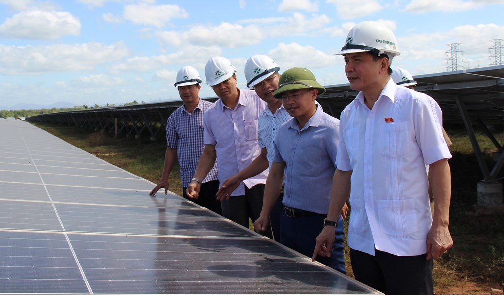 Bí thư Tỉnh ủy Bùi Văn Cường tham quan Nhà máy Điện mặt trời Xuân Thiện - Ea Súp