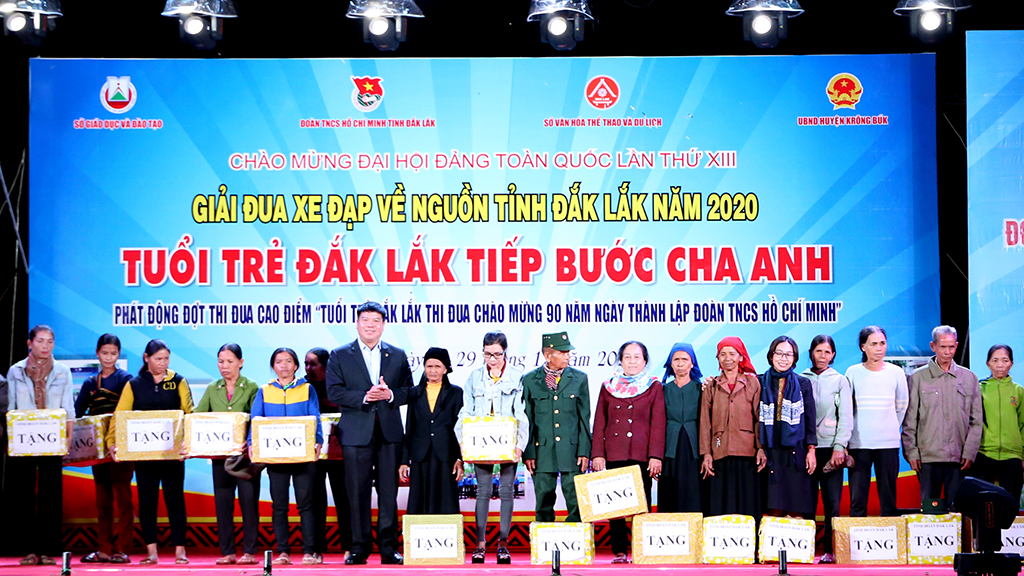 Phát động đợt thi đua cao điểm chào mừng kỷ niệm 90 năm ngày thành lập Đoàn TNCS Hồ Chí Minh