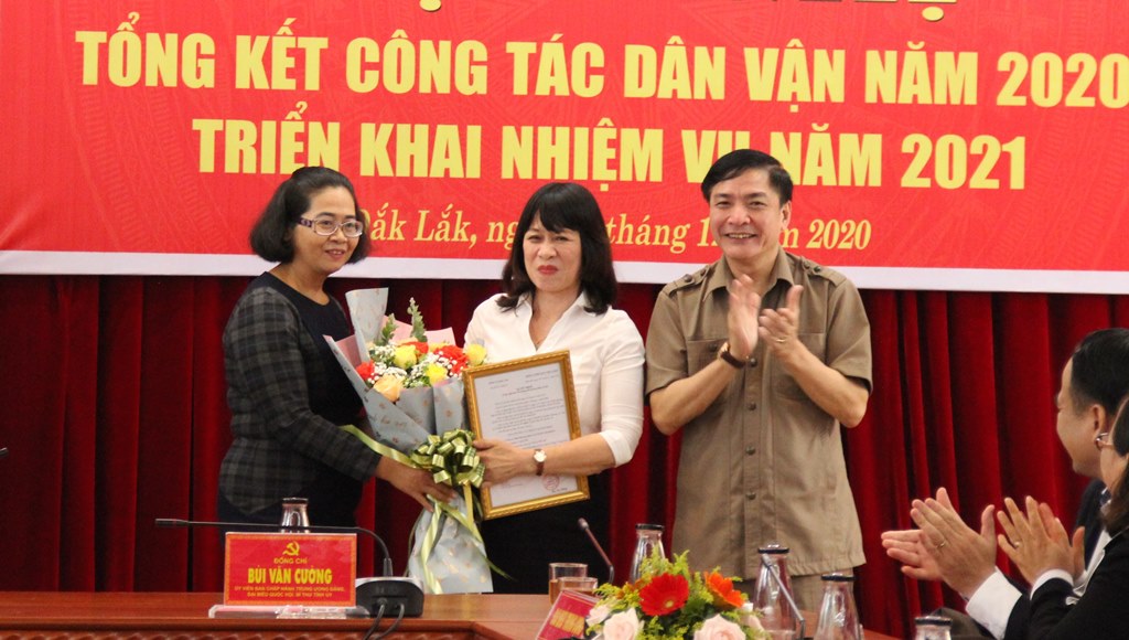 Trao Quyết định nghỉ hưu cho Phó trưởng Ban Dân vận Tỉnh ủy