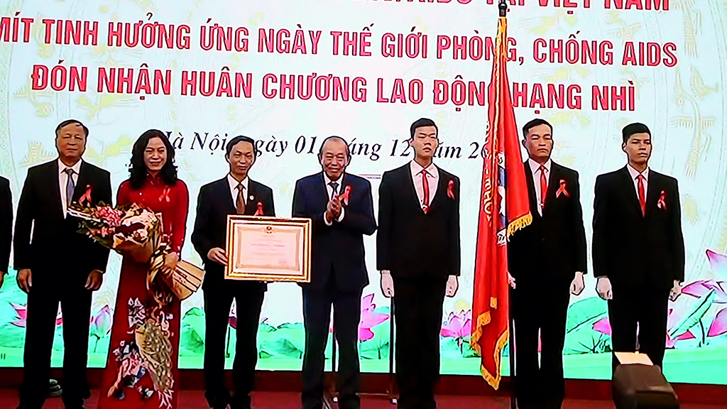 Mít tinh trực tuyến hưởng ứng Ngày Thế giới phòng, chống AIDS