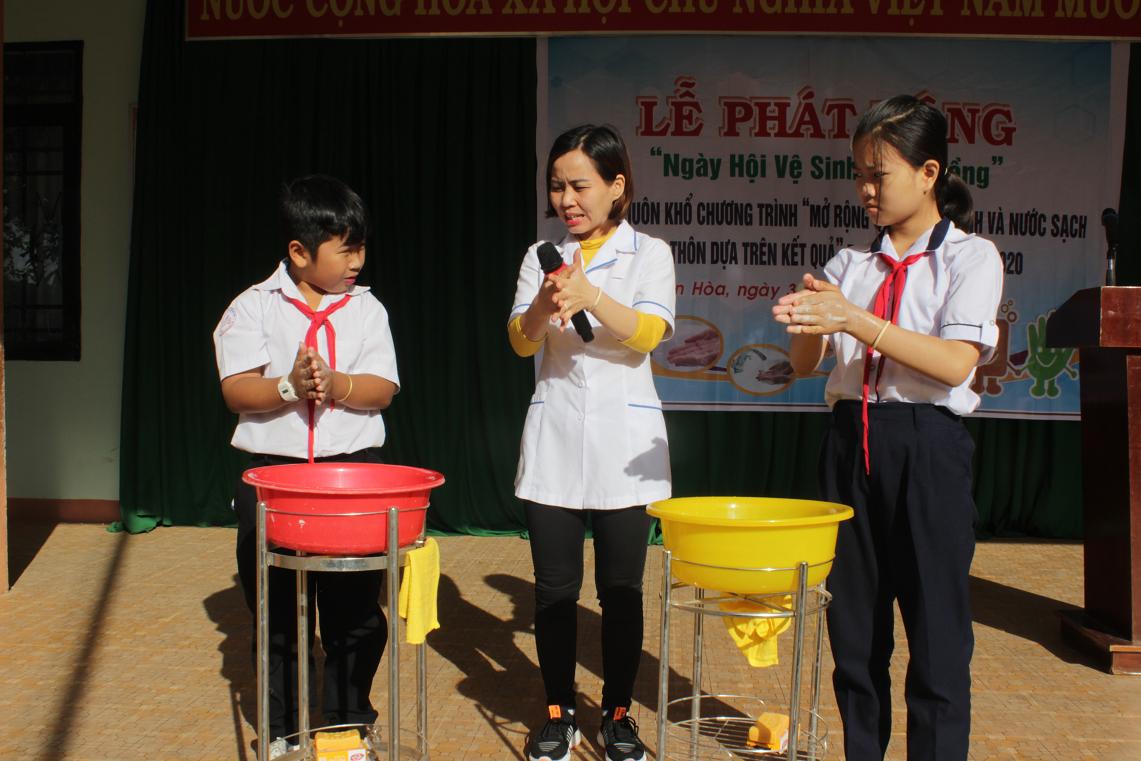Huyện Buôn Đôn: Phát động “Ngày hội vệ sinh cộng đồng”