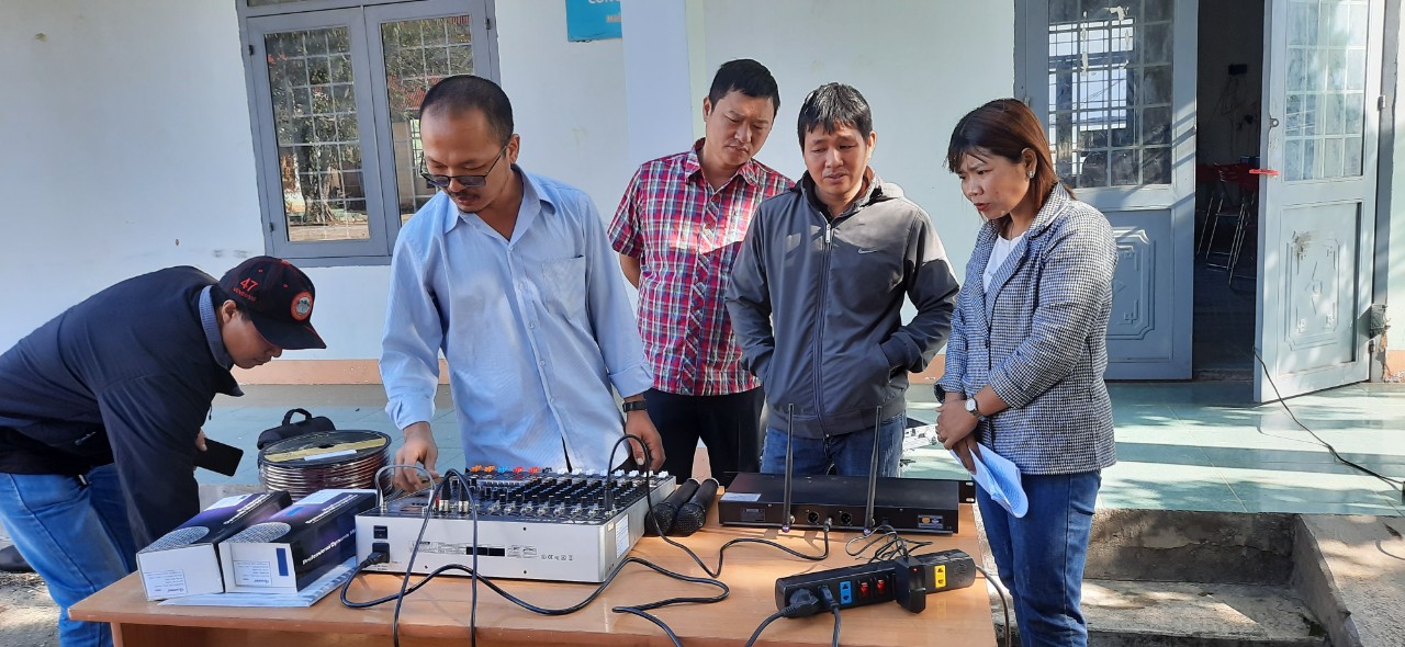 Sở Thông tin và Truyền thông cấp 07 bộ phương tiện tác nghiệp cho cơ sở