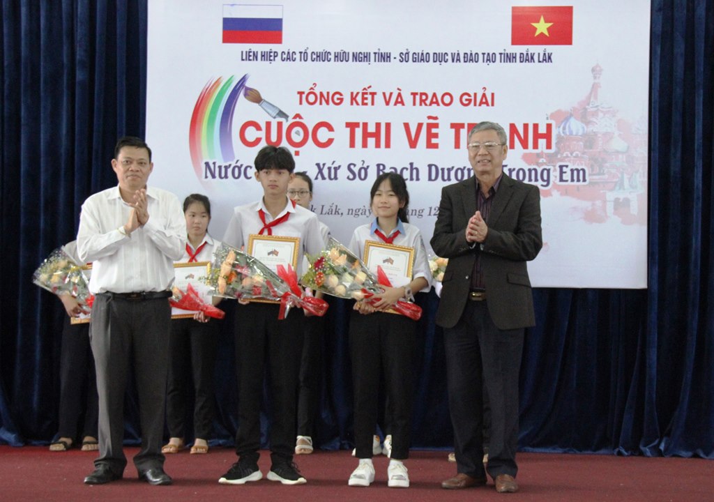 Trao giải Cuộc thi Vẽ tranh “nước Nga - xứ sở Bạch Dương trong em”