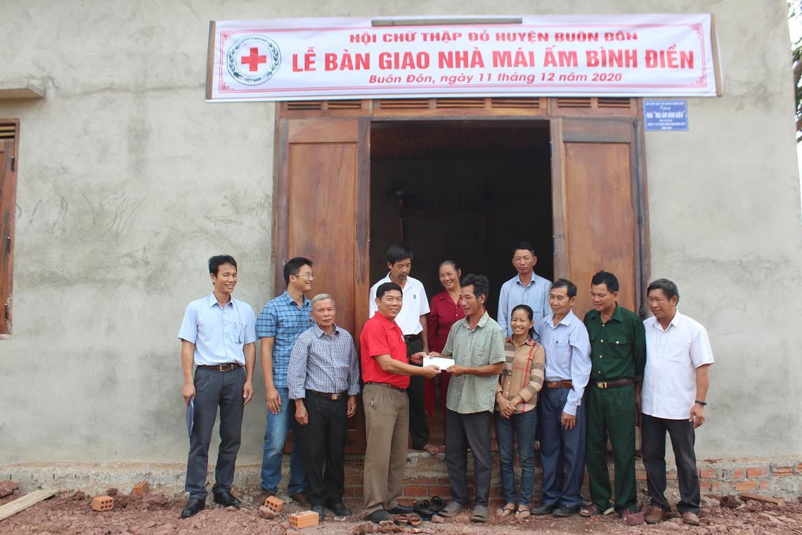 Trao tặng nhà mái ấm Bình Điền