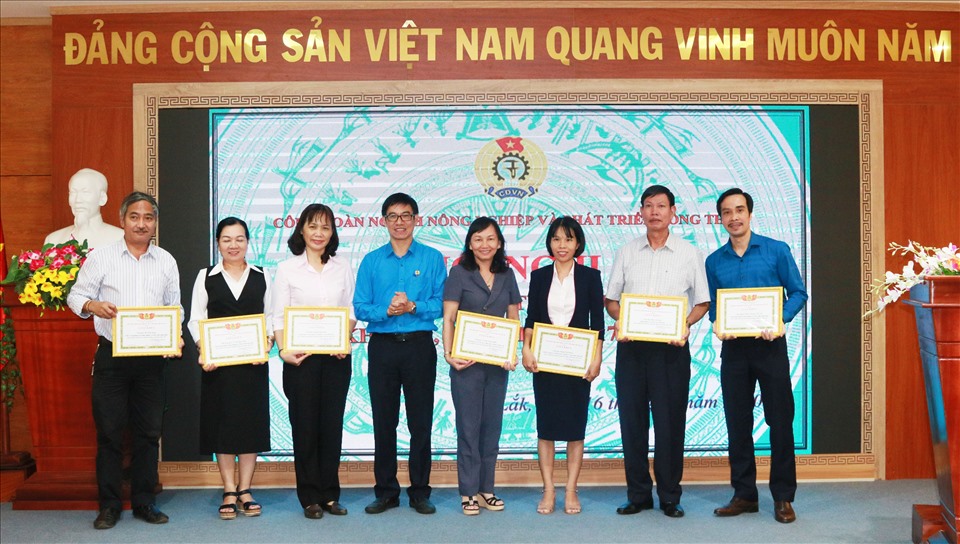 Công đoàn ngành NN&PTNT vận động được 2,4 tỷ đồng ủng hộ quỹ “Mái ấm công đoàn”