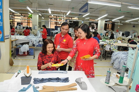 15 doanh nghiệp thông tin về mức thưởng Tết cho người lao động