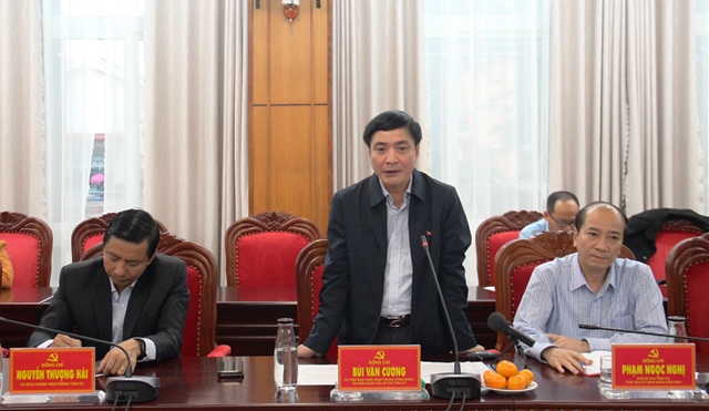 Thường trực Tỉnh ủy làm việc với Quỹ học bổng Vừ A Dính và VinaCapital