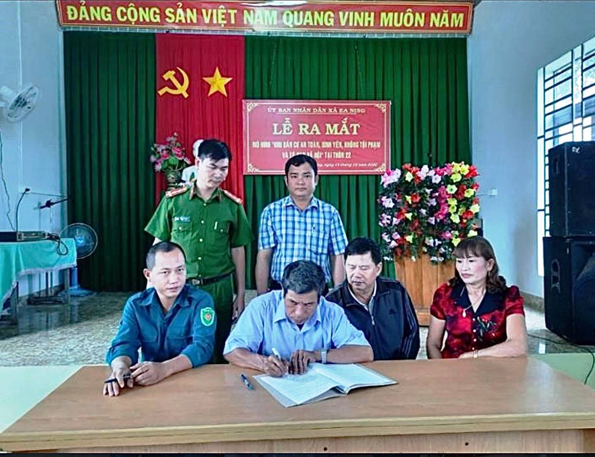 Ra mắt mô hình “Khu dân cư an toàn, bình yên không tội phạm và tệ nạn xã hội” tại xã Ea Ning