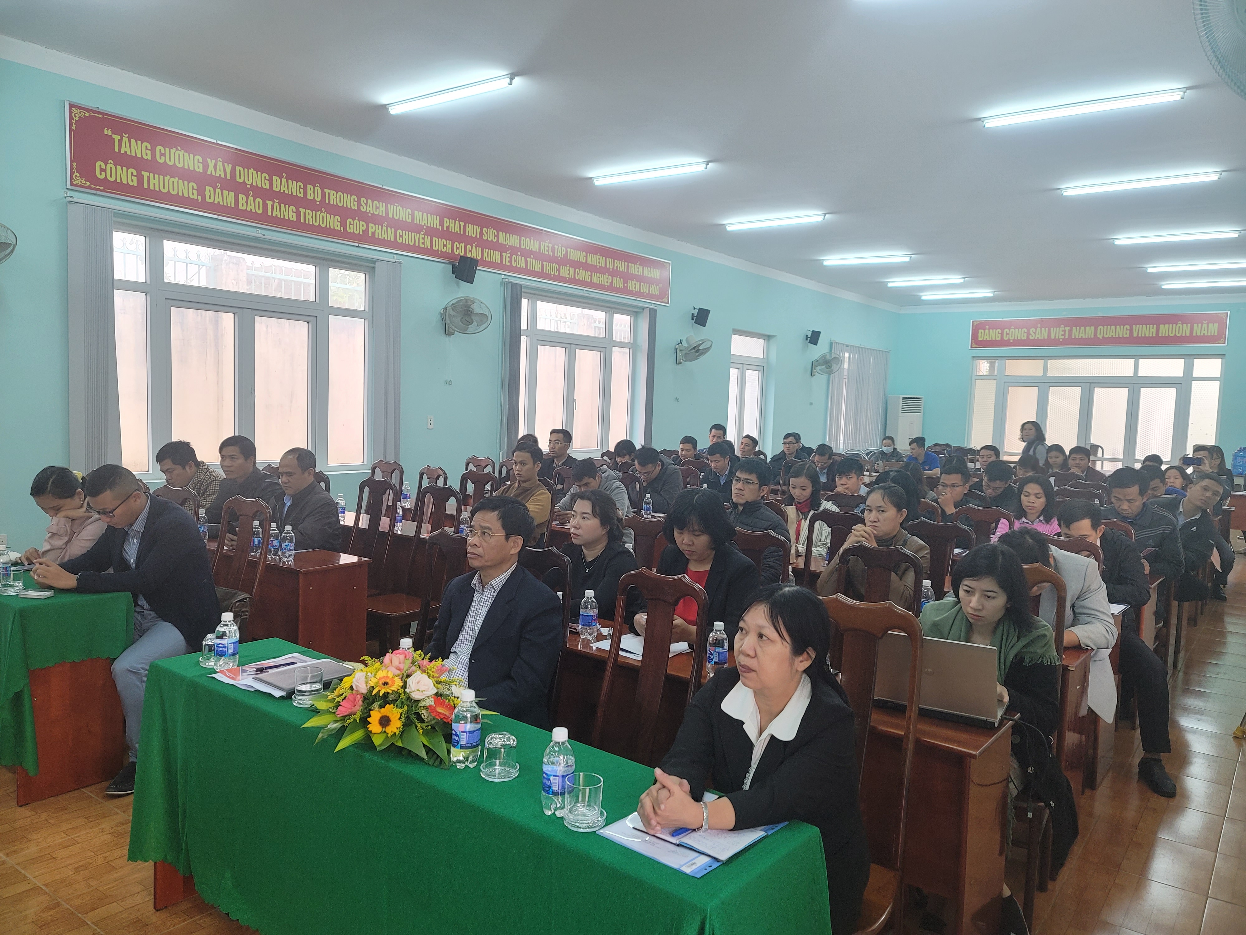 Hội thảo “Cơ hội xuất khẩu thông qua kênh thương mại điện tử Alibaba.com”.