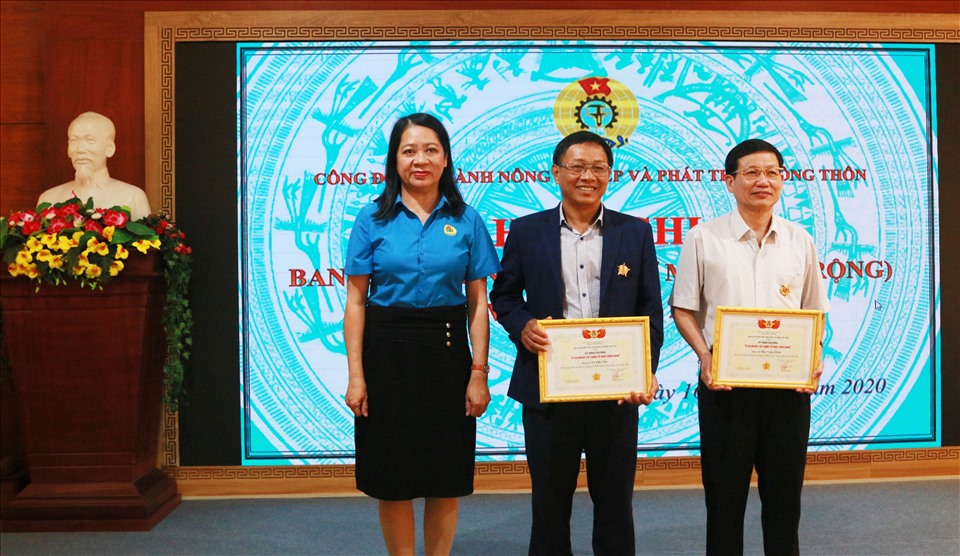 Trade Union of Agriculture and Rural Development sector mobilizing 2.4 billion VND for the Fund “Happy House”