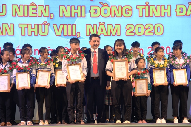 Summarising and granting prizes in the 8th Provincial Creative Contest for children and teenagers