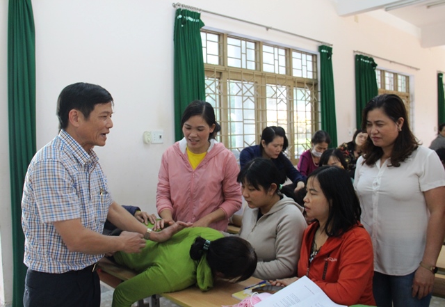 Khai mạc lớp “Xoa bóp, bấm huyệt” miễn phí cho người khiếm thị và phụ nữ có hoàn cảnh khó khăn