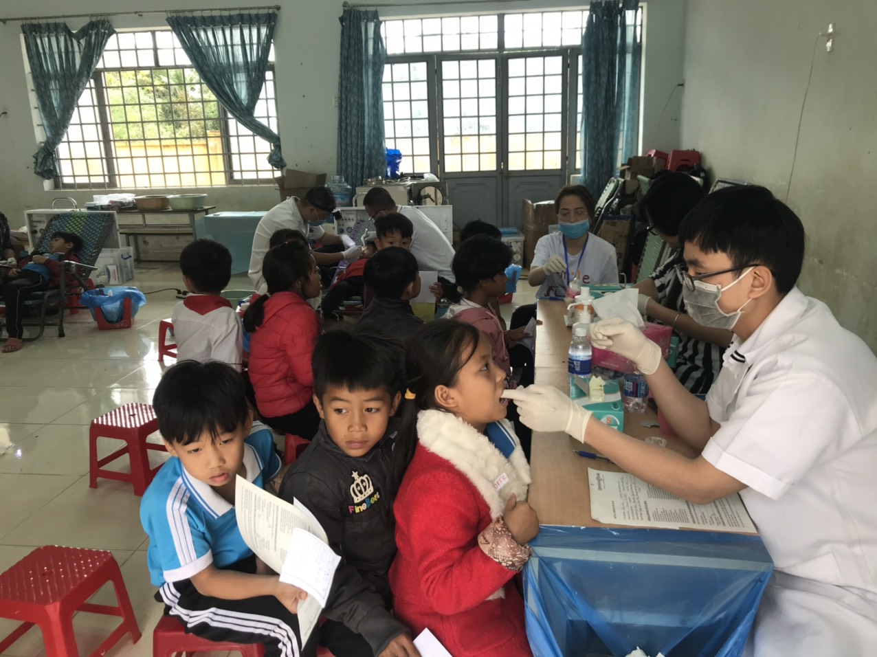 Hơn 2.000 học sinh vùng sâu được khám, điều trị bệnh lý răng miệng miễn phí