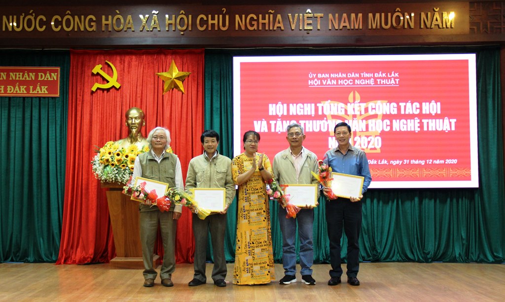 Hội nghị tổng kết công tác Hội và trao giải thưởng văn học nghệ thuật năm 2020