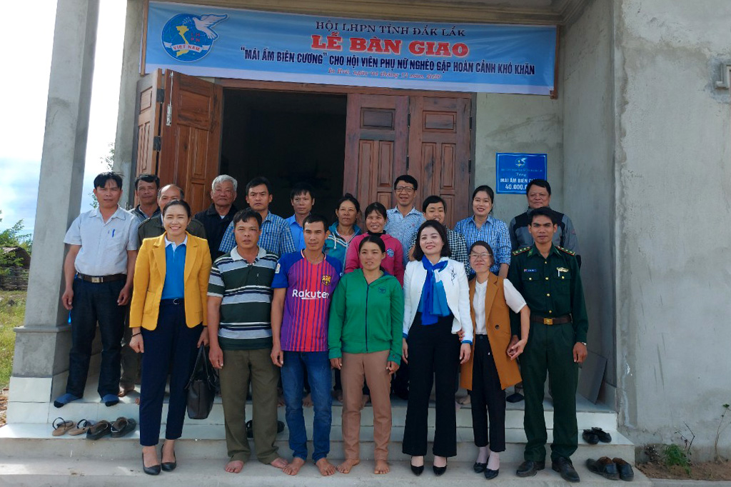 Hội Liên hiệp Phụ nữ tỉnh bàn giao nhà “Mái ấm biên cương” cho phụ nữ nghèo biên giới