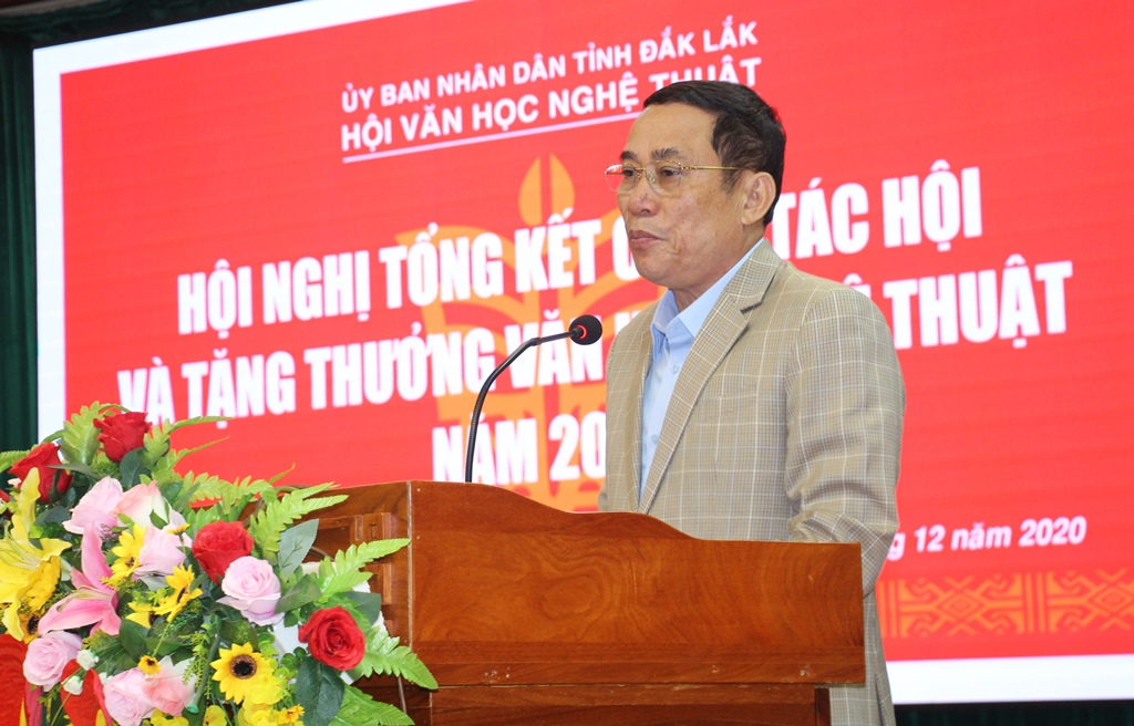 Summarizing activities and awarding prizes inart and literary in 2020