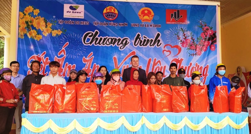 Tập đoàn De Heus và Tập đoàn Hùng Nhơn tặng quà Tết và tài trợ 500 triệu xây cầu ở xã Ea M'droh