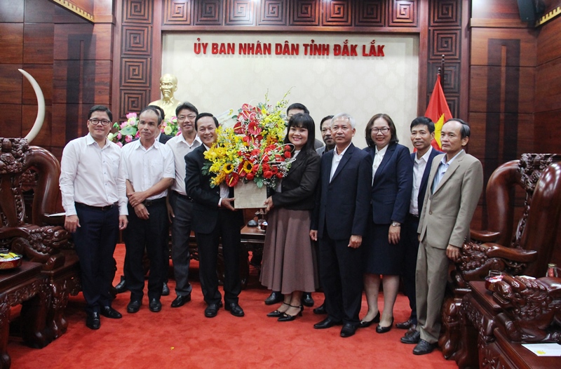 Lãnh đạo Tập đoàn Công nghiệp Cao su Việt Nam thăm và chúc Tết lãnh đạo UBND tỉnh Đắk Lắk