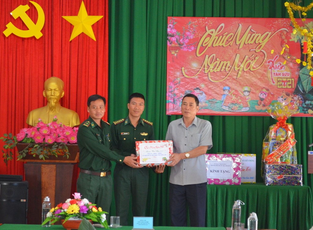 Lãnh đạo tỉnh thăm, chúc Tết các đơn vị lực lượng quân đội trên địa bàn biên giới