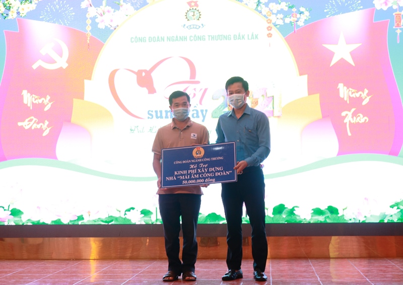 Công đoàn ngành Công Thương trao 124 suất quà tại chương trình 