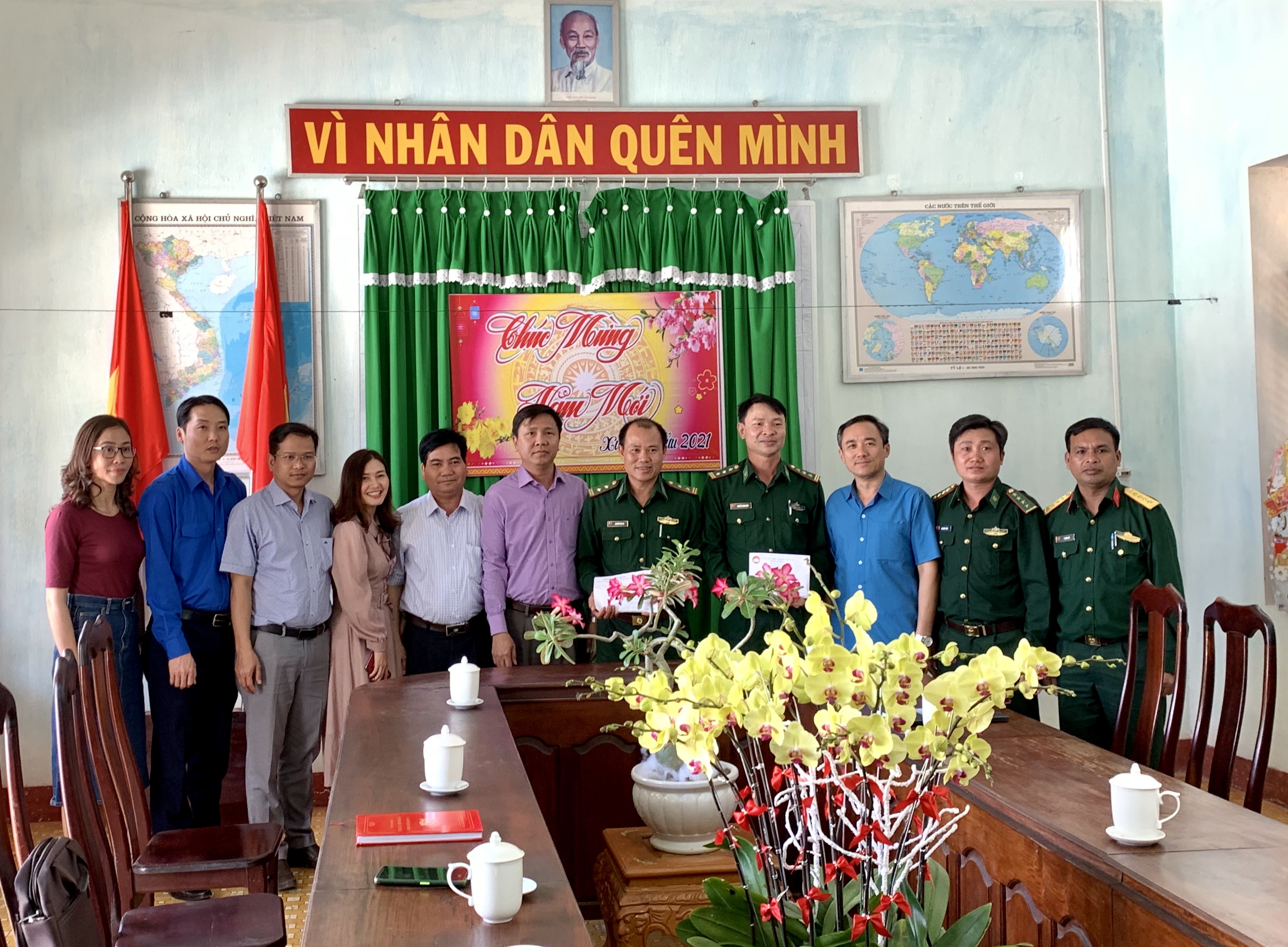 Lãnh đạo huyện M'Đrắk thăm, chúc Tết cán bộ, chiến sỹ đồn biên phòng  Ia Rvê, huyện Ea Súp