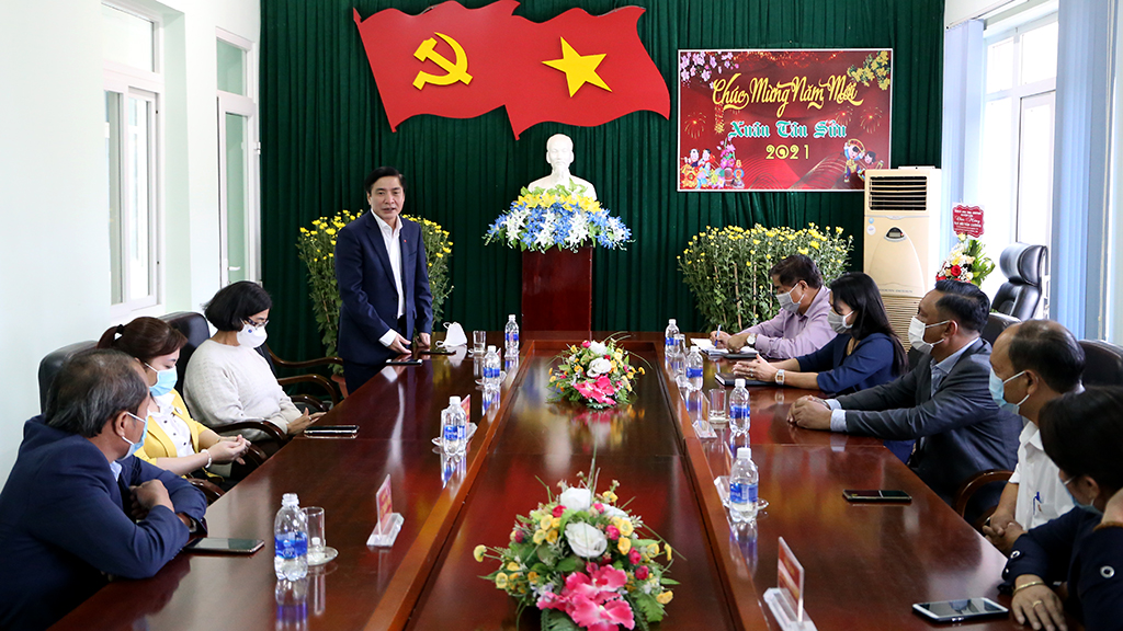 Bí thư Tỉnh ủy Bùi Văn Cường làm việc với tập thể Ban Thường vụ Huyện ủy Lắk