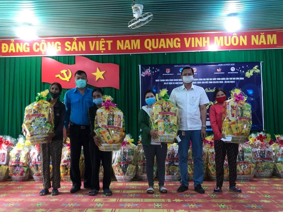 Hội LHTN Việt Nam tỉnh huy động gần 700 triệu đồng chăm lo Tết cho nhân dân các địa phương trong tỉnh