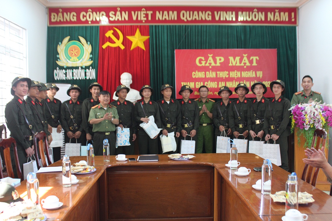 Công an huyện Buôn Đôn tổ chức gặp mặt công dân tham gia thực hiện nghĩa vụ Công an nhân dân năm 2021
