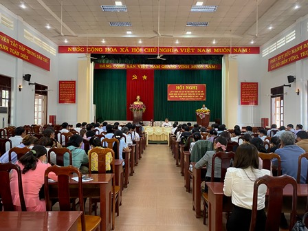 Huyện Cư M’gar: Lấy ý kiến cử tri nơi công tác đối với người dự kiến giới thiệu ứng cử đại biểu HĐND tỉnh, HĐND huyện