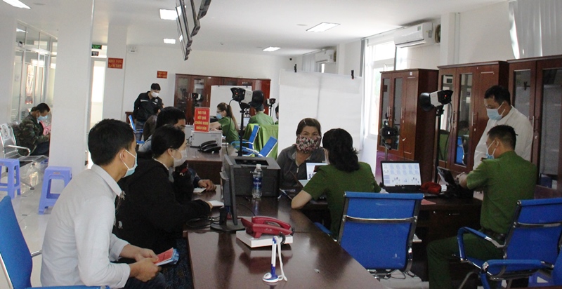 Đắk Lắk tăng thời gian và công suất làm việc để hoàn thành tiến độ cấp căn cước công dân.