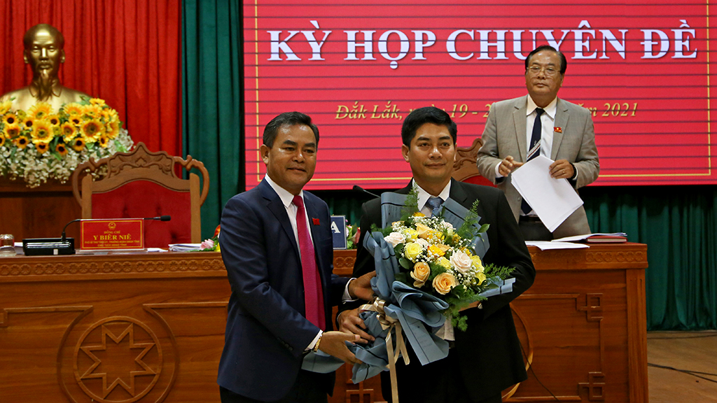 Đồng chí Y Vinh Tơr được bầu là Phó Chủ tịch HĐND tỉnh khóa IX, nhiệm kỳ 2016 – 2021