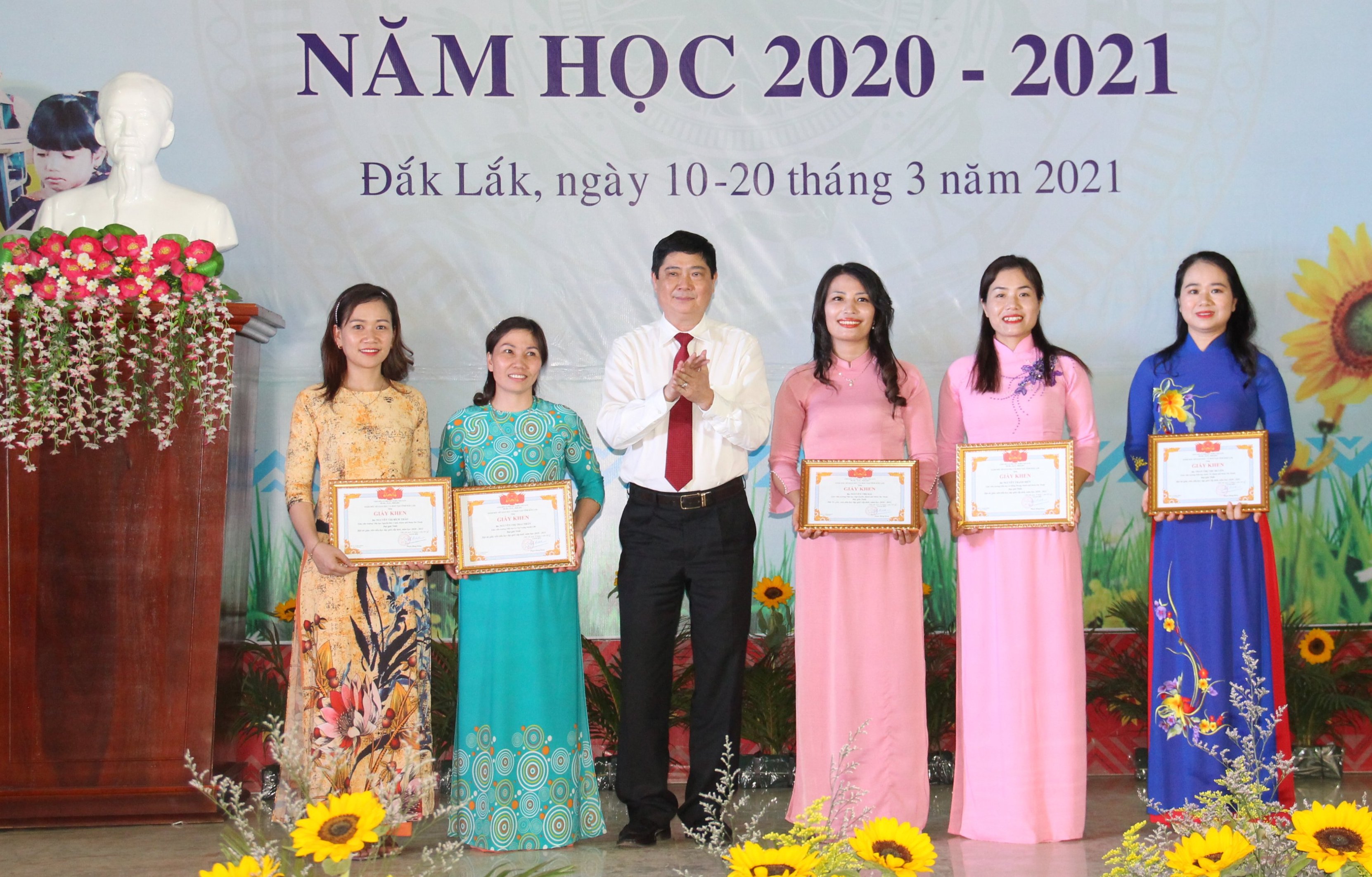 Bế mạc Hội thi giáo viên tiểu học dạy giỏi cấp tỉnh, năm học 2020 – 2021