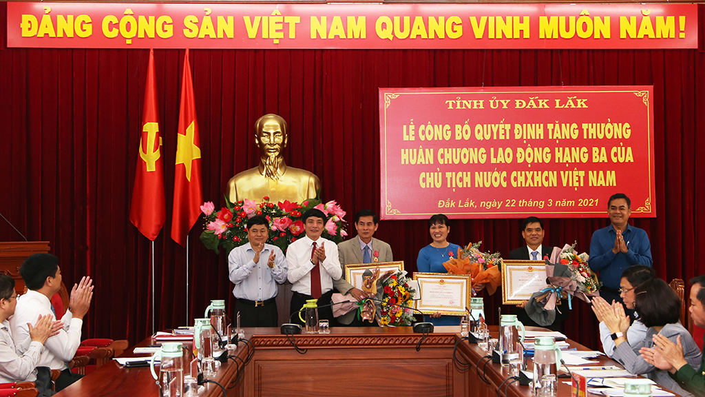 Lễ Công bố quyết định tặng thưởng Huân chương Lao động hạng Ba