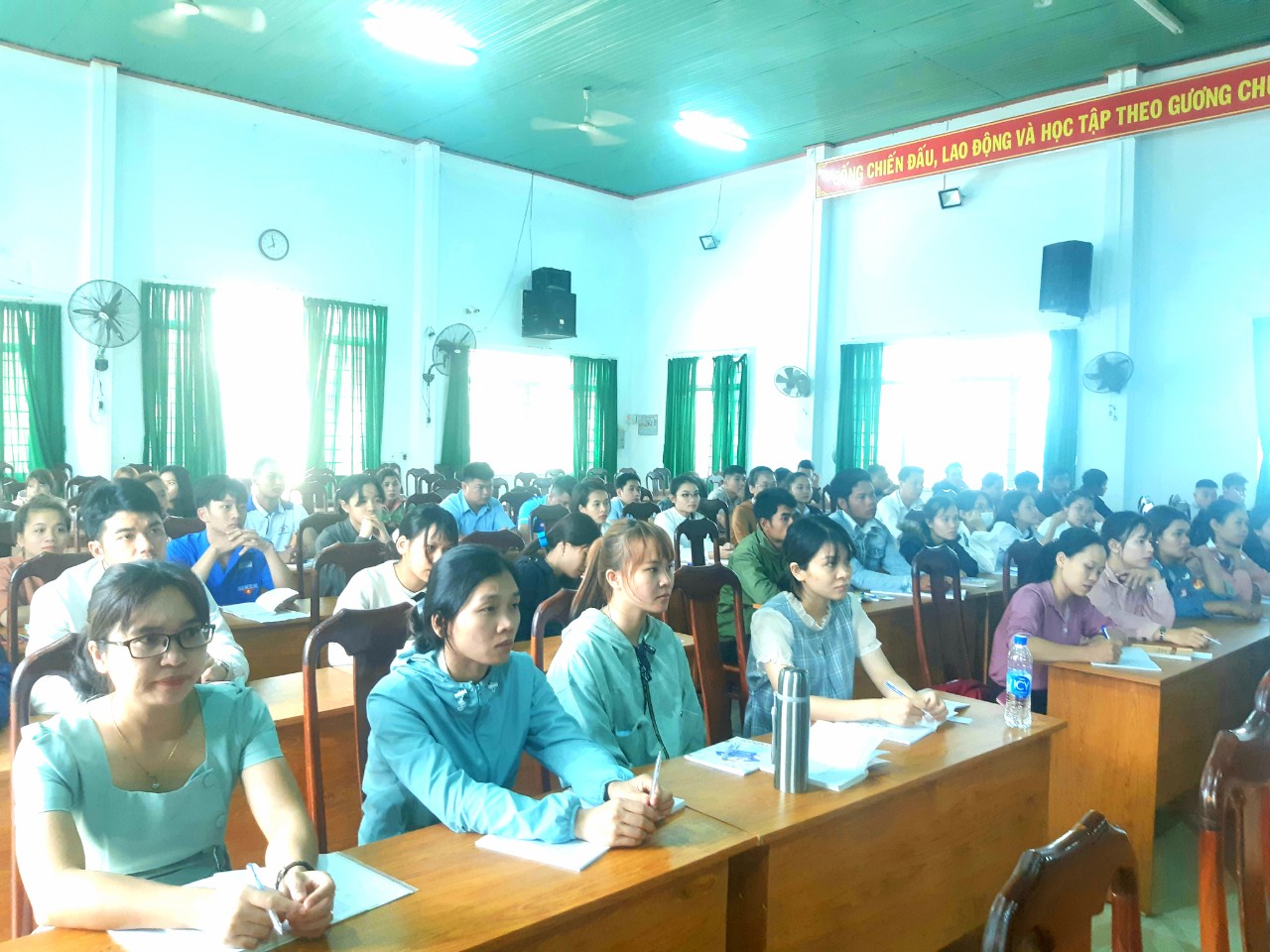 Huyện Lắk: Khai giảng lớp Bồi dưỡng lý luận chính trị dành cho đối tượng kết nạp Đảng đợt I năm 2021