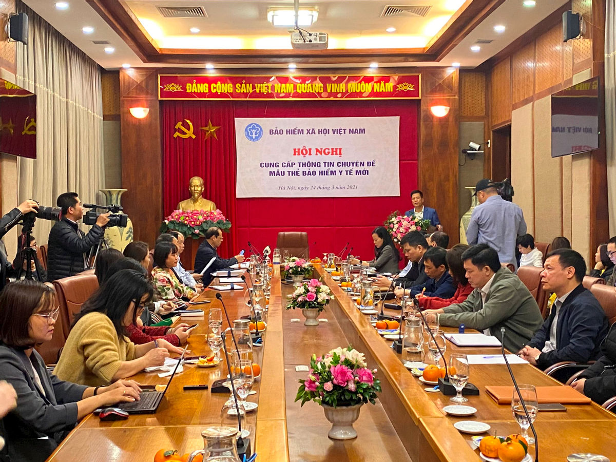 Hội nghị cung cấp thông tin chuyên đề mẫu thẻ BHYT mới