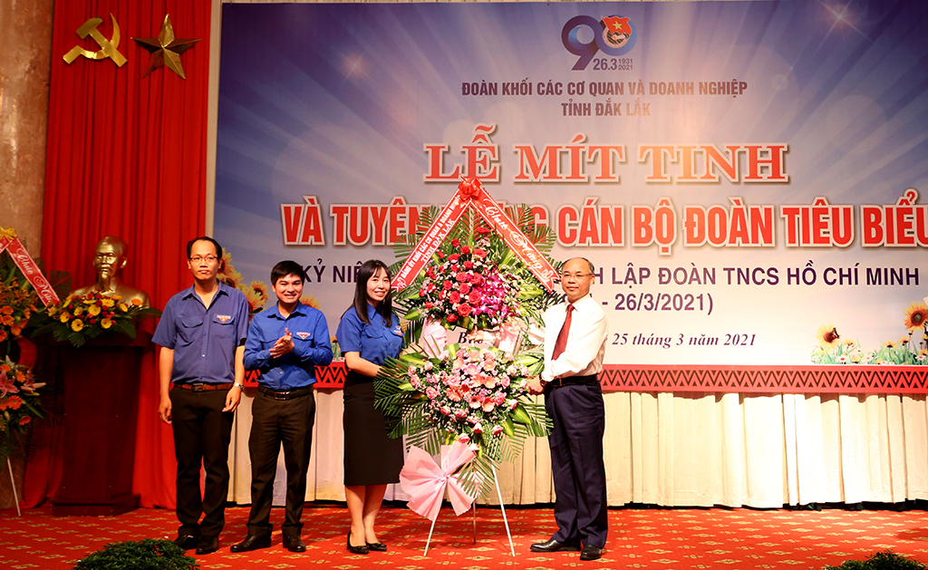 Đoàn khối các cơ quan và doanh nghiệp tỉnh tuyên dương cán bộ Đoàn tiêu biểu