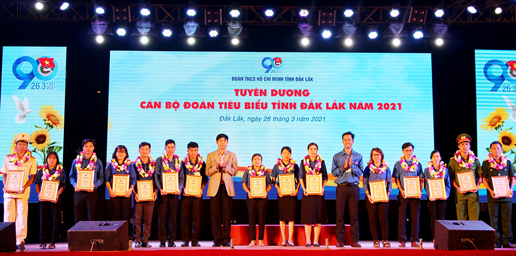Tuyên dương 52 cán bộ Đoàn tiêu biểu