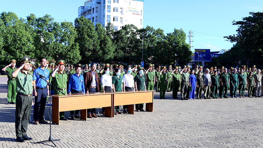 Hơn 1.000 đoàn viên thanh niên tham dự Lễ chào cờ kỷ niệm 90 năm Ngày thành lập Đoàn TNCS Hồ Chí Minh