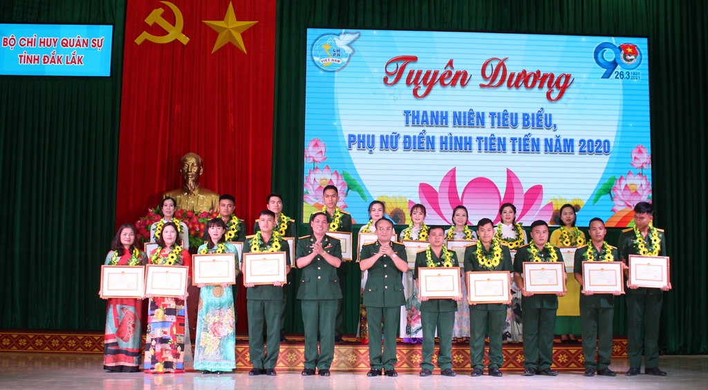 Bộ Chỉ huy Quân sự tỉnh tuyên dương cá nhân, tập thể tiêu biểu trong công tác Đoàn và phong trào phụ nữ