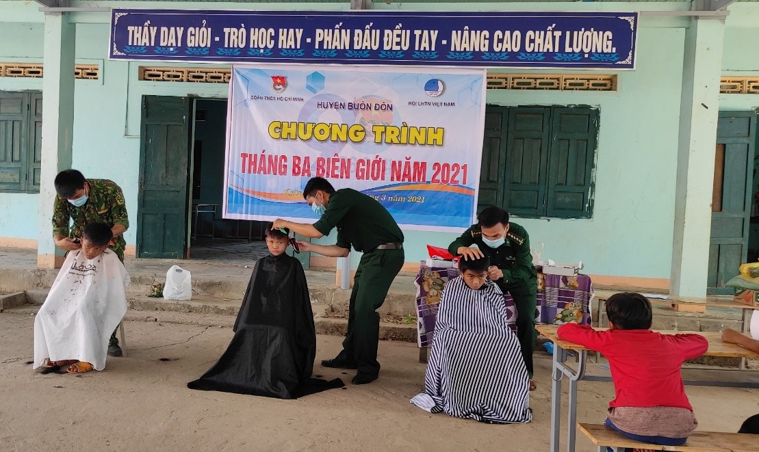 Chương trình Tháng Ba biên giới tại huyện biên giới Buôn Đôn