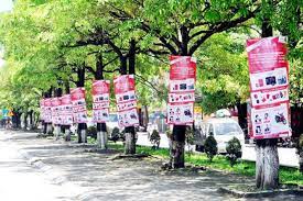 Nghị định số 38/2021/NĐ-CP: Treo quảng cáo ở cột điện, cây xanh bị phạt 1-2 triệu đồng